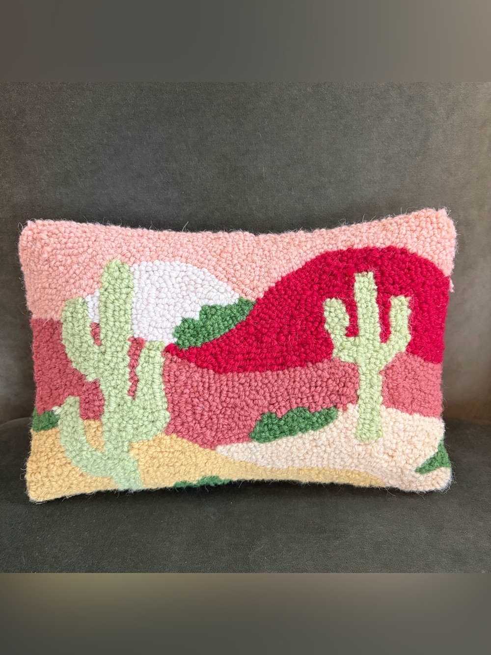 NWOT Peking Handicraft Sunset Hook Pillow Wool